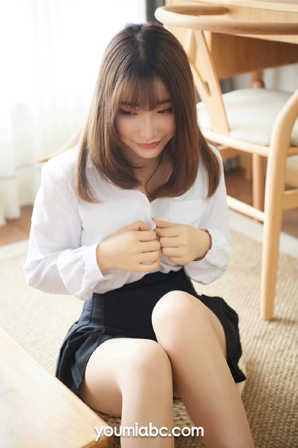 [YouMi尤蜜]Vol.379_嫩模绯月樱-Cherry学生妹制服主题半脱白衬衣露豪乳诱惑写真50P