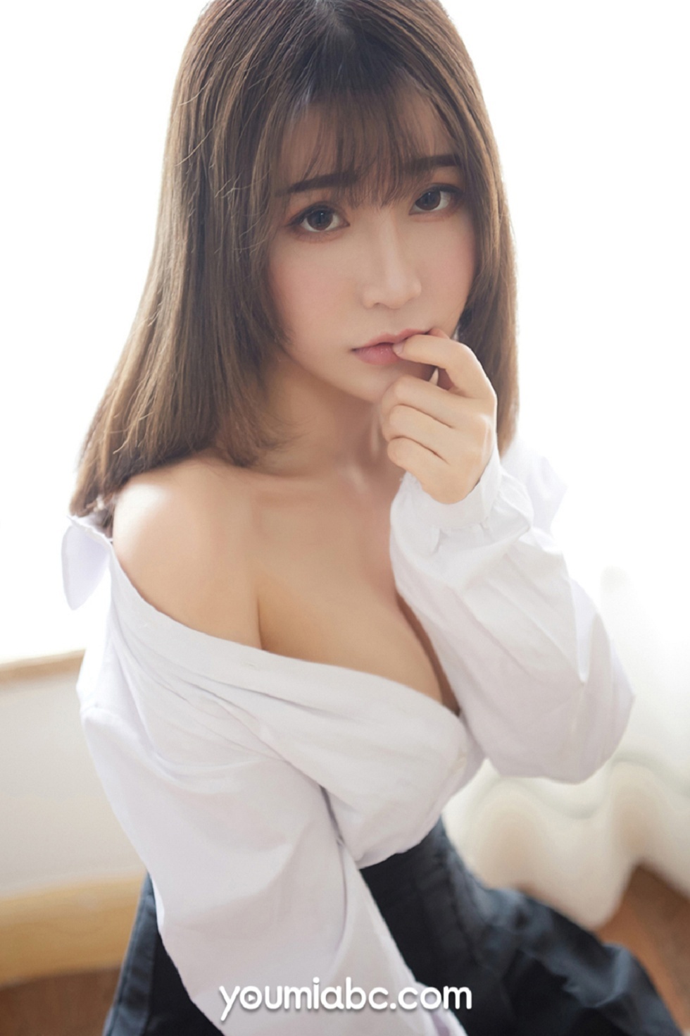 [YouMi尤蜜]Vol.379_嫩模绯月樱-Cherry学生妹制服主题半脱白衬衣露豪乳诱惑写真50P