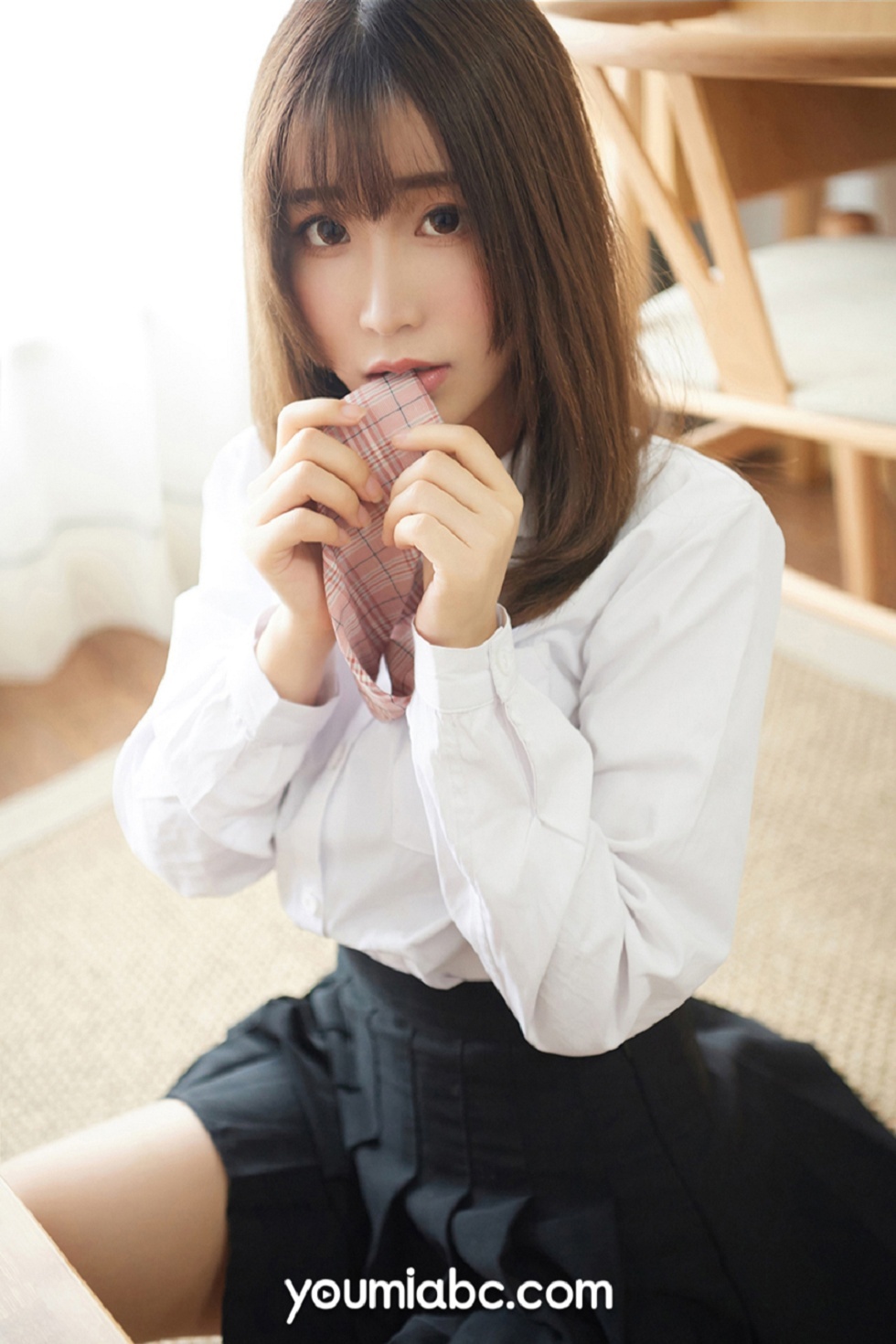 [YouMi尤蜜]Vol.379_嫩模绯月樱-Cherry学生妹制服主题半脱白衬衣露豪乳诱惑写真50P