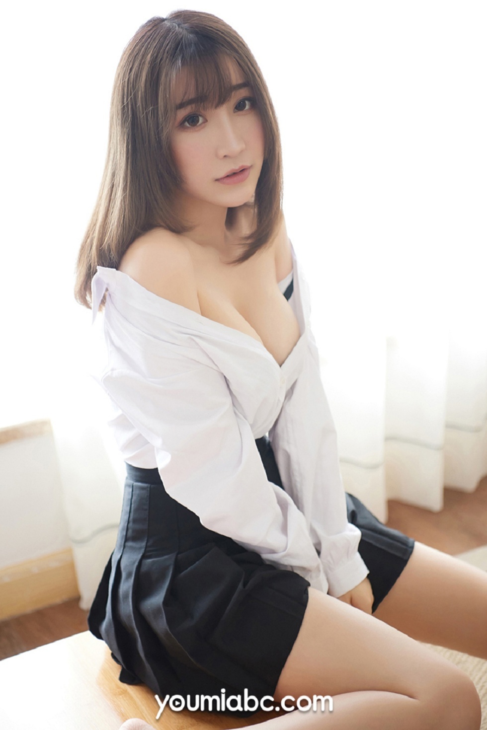[YouMi尤蜜]Vol.379_嫩模绯月樱-Cherry学生妹制服主题半脱白衬衣露豪乳诱惑写真50P