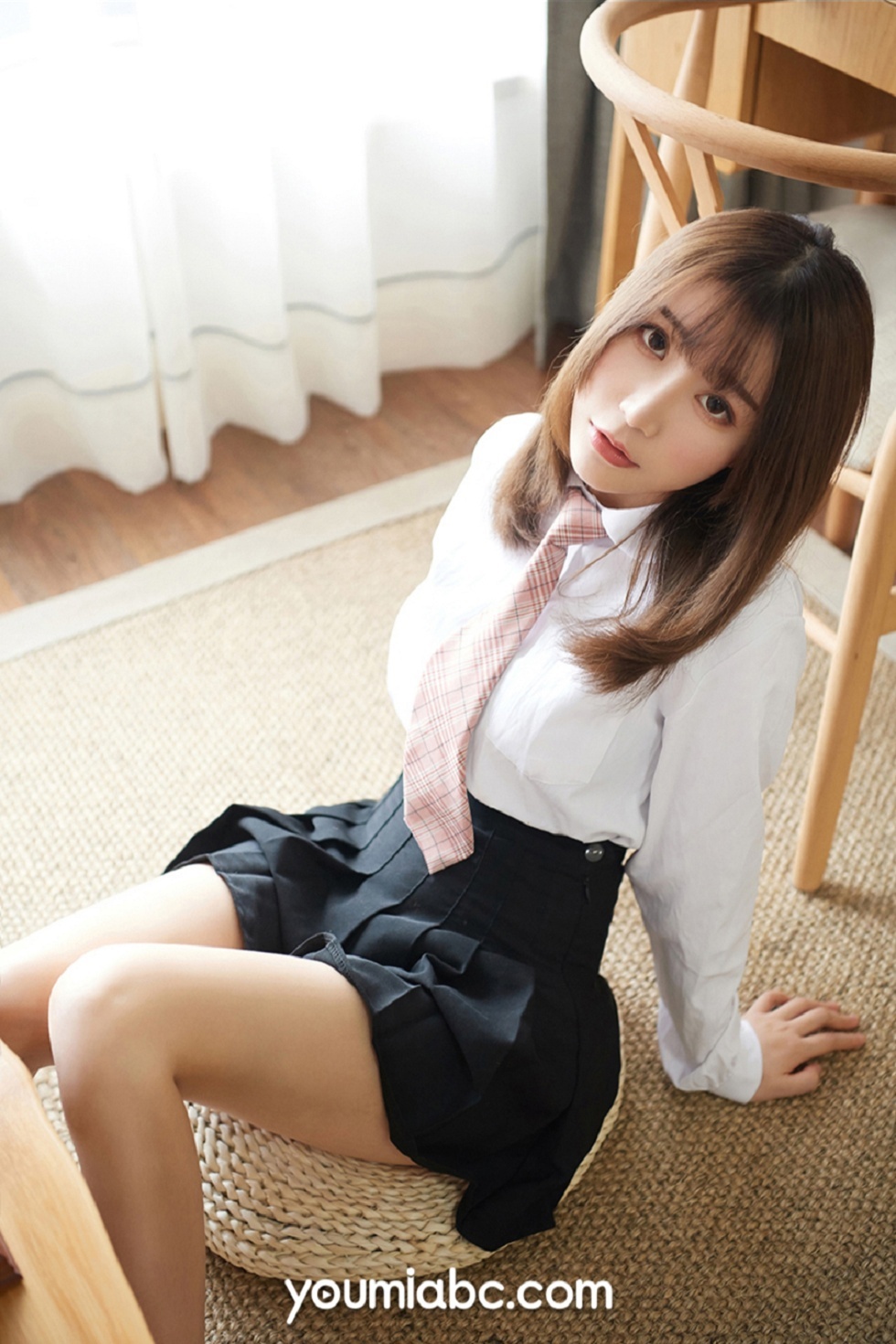 [YouMi尤蜜]Vol.379_嫩模绯月樱-Cherry学生妹制服主题半脱白衬衣露豪乳诱惑写真50P