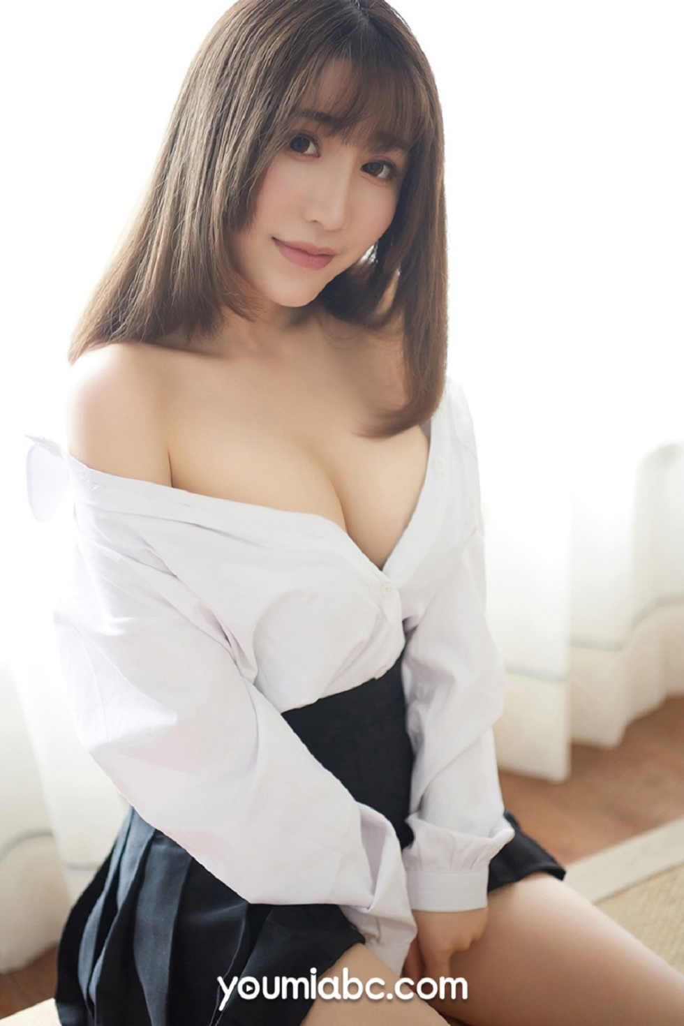 [YouMi尤蜜]Vol.379_嫩模绯月樱-Cherry学生妹制服主题半脱白衬衣露豪乳诱惑写真50P