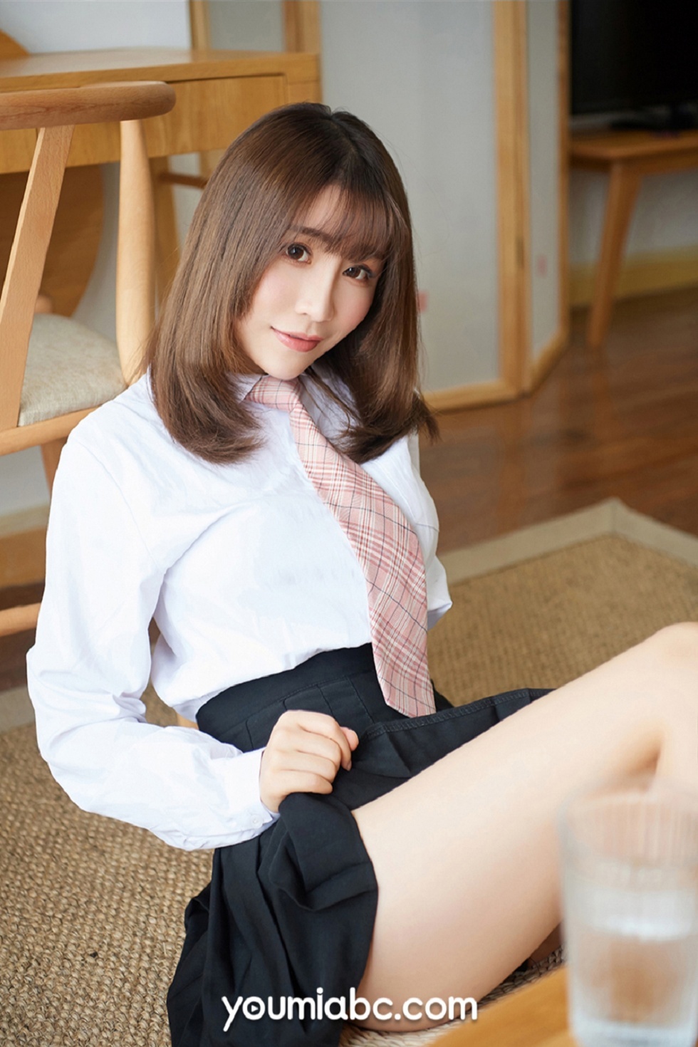 [YouMi尤蜜]Vol.379_嫩模绯月樱-Cherry学生妹制服主题半脱白衬衣露豪乳诱惑写真50P