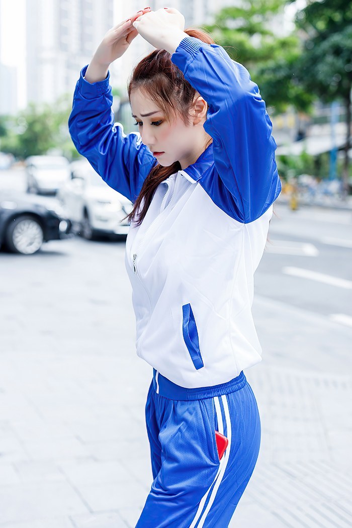 宝藏学生妹evon校服下的巨乳诱惑(图7)