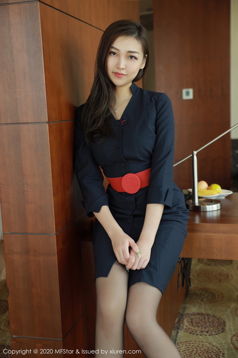 [MFStar模范学院]Vol.404_嫩模郑颖姗空乘制服主题黑色蕾丝内衣配吊带黑丝诱惑写真50P