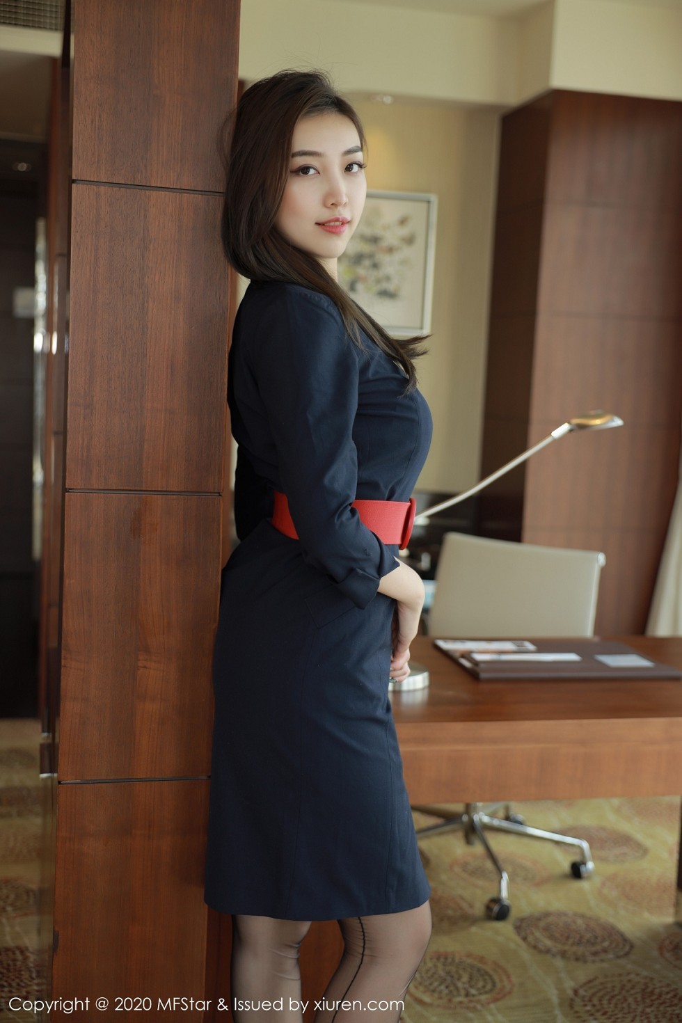 [MFStar模范学院]Vol.404_嫩模郑颖姗空乘制服主题黑色蕾丝内衣配吊带黑丝诱惑写真50P