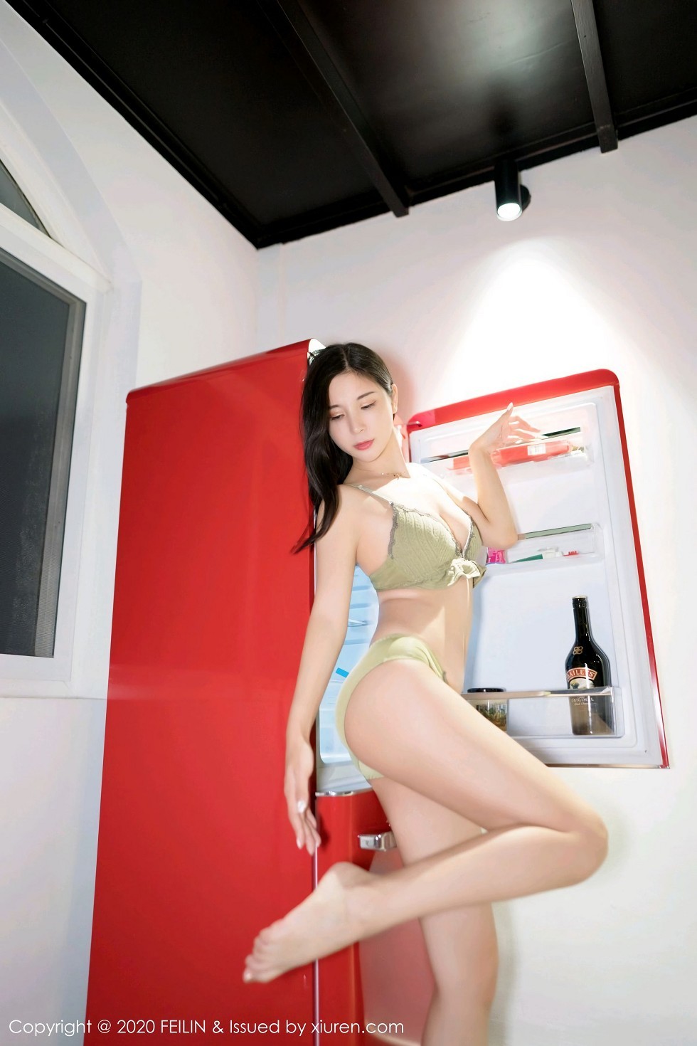 [FeiLin嗲囡囡]VOL.254_嫩模小蛮妖Yummy私房缕空薄纱裙秀性感内衣完美身材写真70P