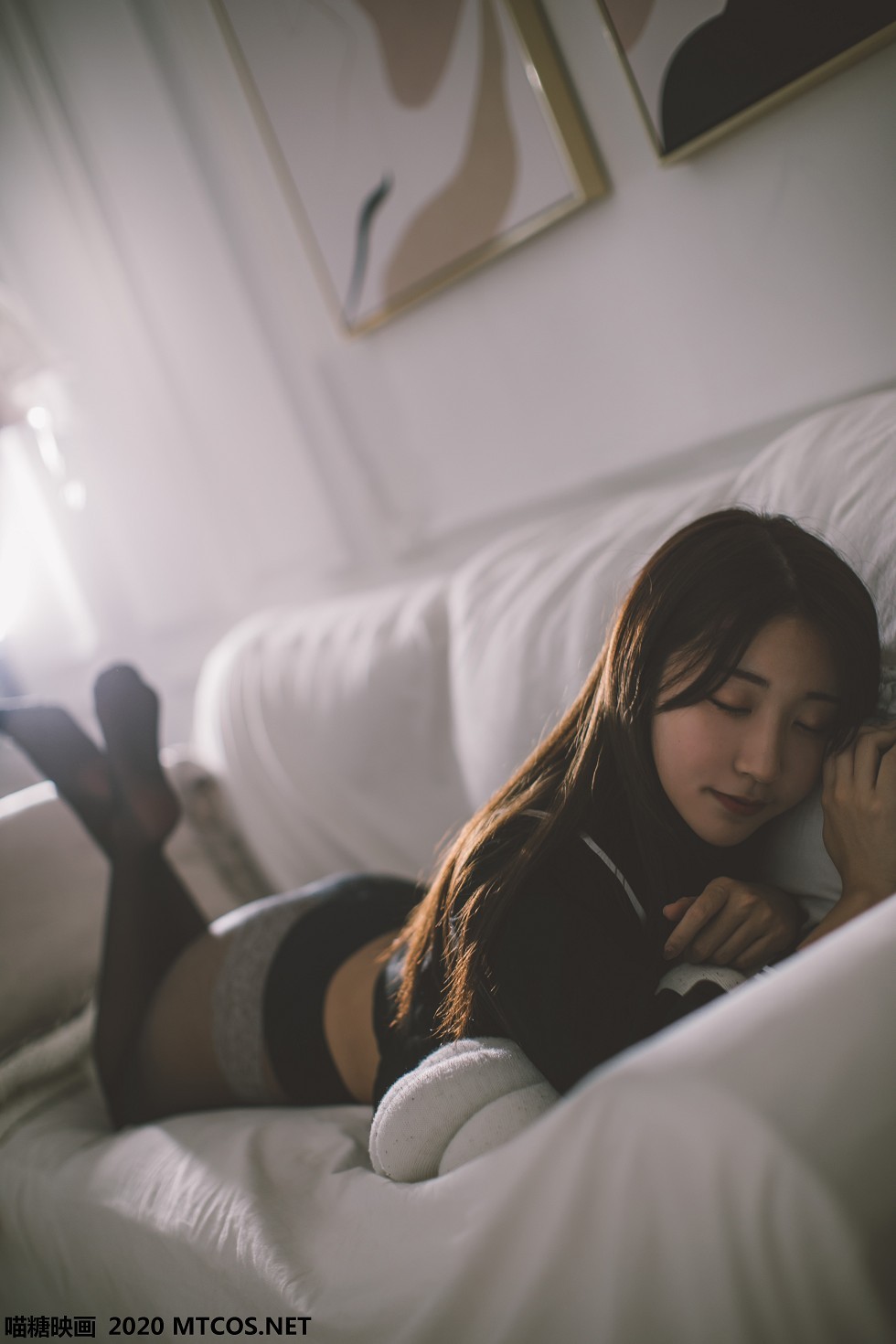 [喵糖映画]JKL.002_黑色JK少女私房超薄黑丝裤袜透视秀白色蕾丝内裤诱惑写真50P
