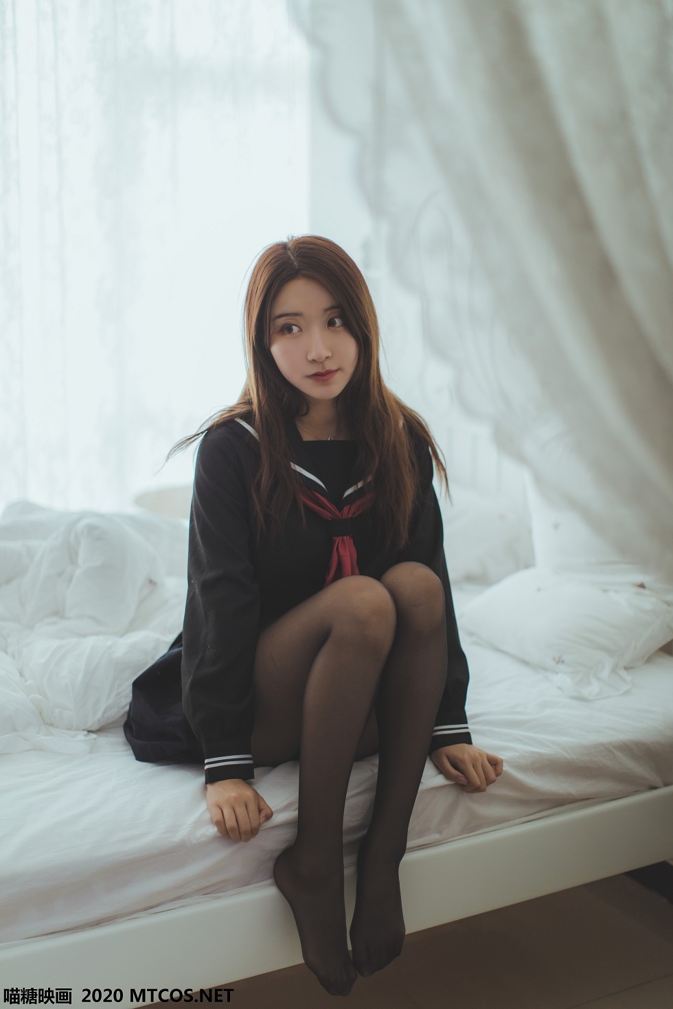 [喵糖映画]JKL.002_黑色JK少女私房超薄黑丝裤袜透视秀白色蕾丝内裤诱惑写真50P