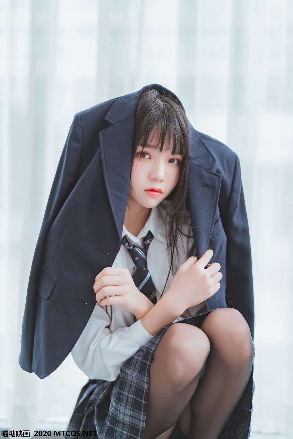 [喵糖映画]JKL.003_春季JK制服少女私房白衬衣配格子裙露黑丝裤袜秀美腿诱惑写真50P