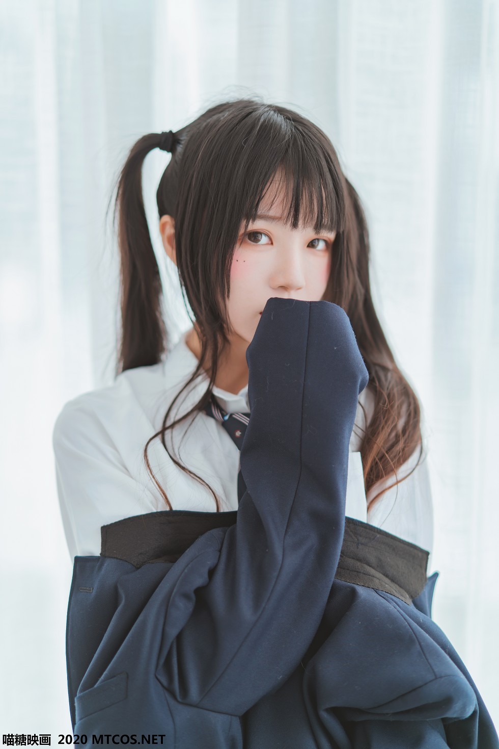 [喵糖映画]JKL.003_春季JK制服少女私房白衬衣配格子裙露黑丝裤袜秀美腿诱惑写真50P