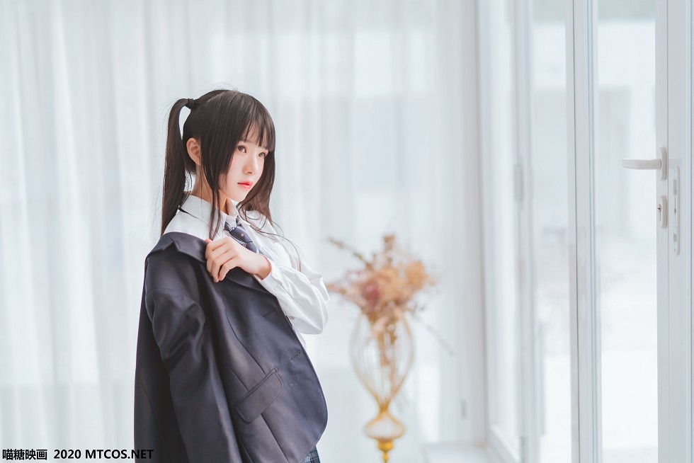 [喵糖映画]JKL.003_春季JK制服少女私房白衬衣配格子裙露黑丝裤袜秀美腿诱惑写真50P