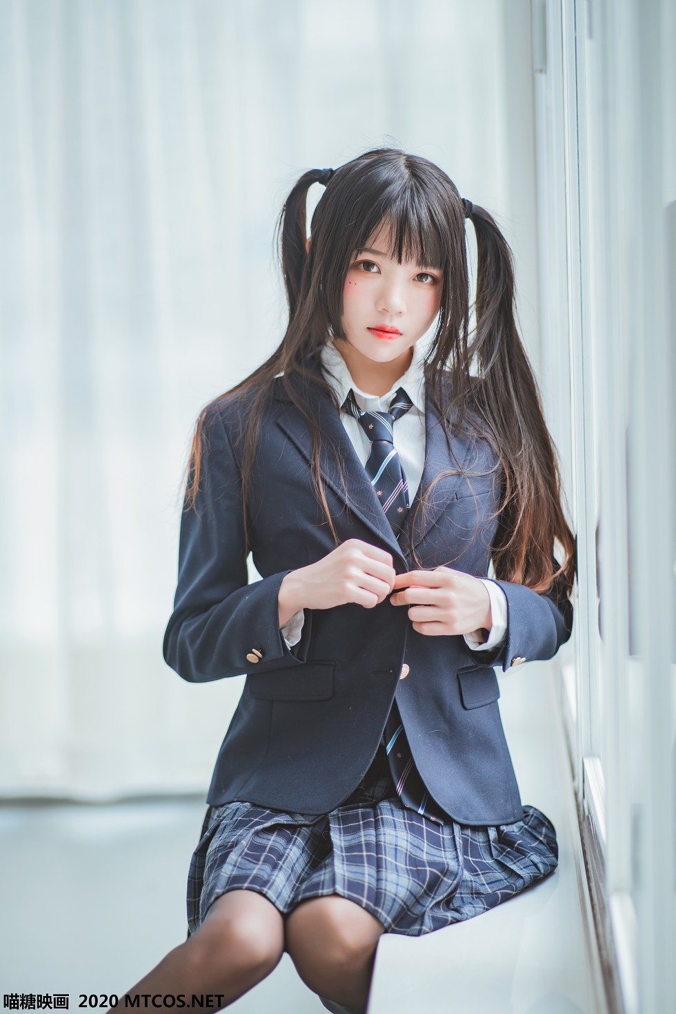 [喵糖映画]JKL.003_春季JK制服少女私房白衬衣配格子裙露黑丝裤袜秀美腿诱惑写真50P