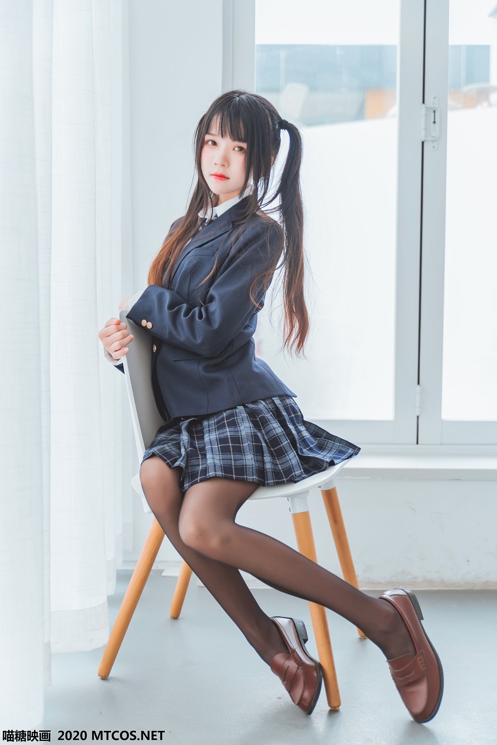 [喵糖映画]JKL.003_春季JK制服少女私房白衬衣配格子裙露黑丝裤袜秀美腿诱惑写真50P