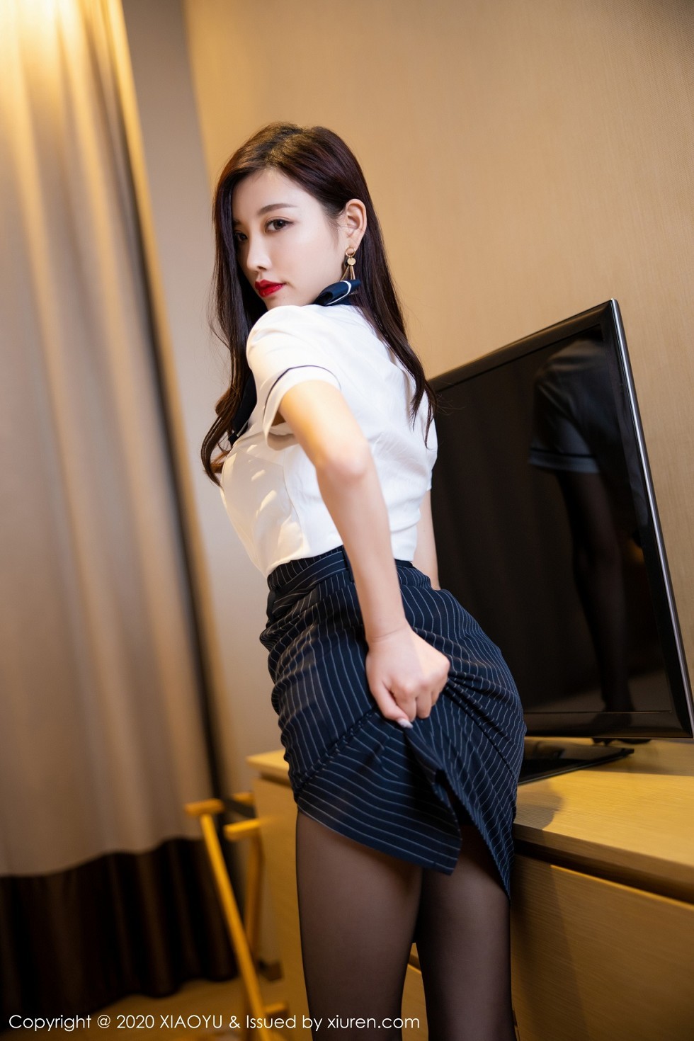 [XiaoYu画语界]Vol.393_女神杨晨晨sugar私房床上半脱制服露黑丝裤袜撩人诱惑写真92P