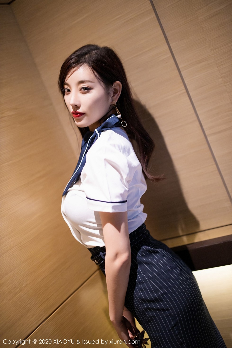 [XiaoYu画语界]Vol.393_女神杨晨晨sugar私房床上半脱制服露黑丝裤袜撩人诱惑写真92P
