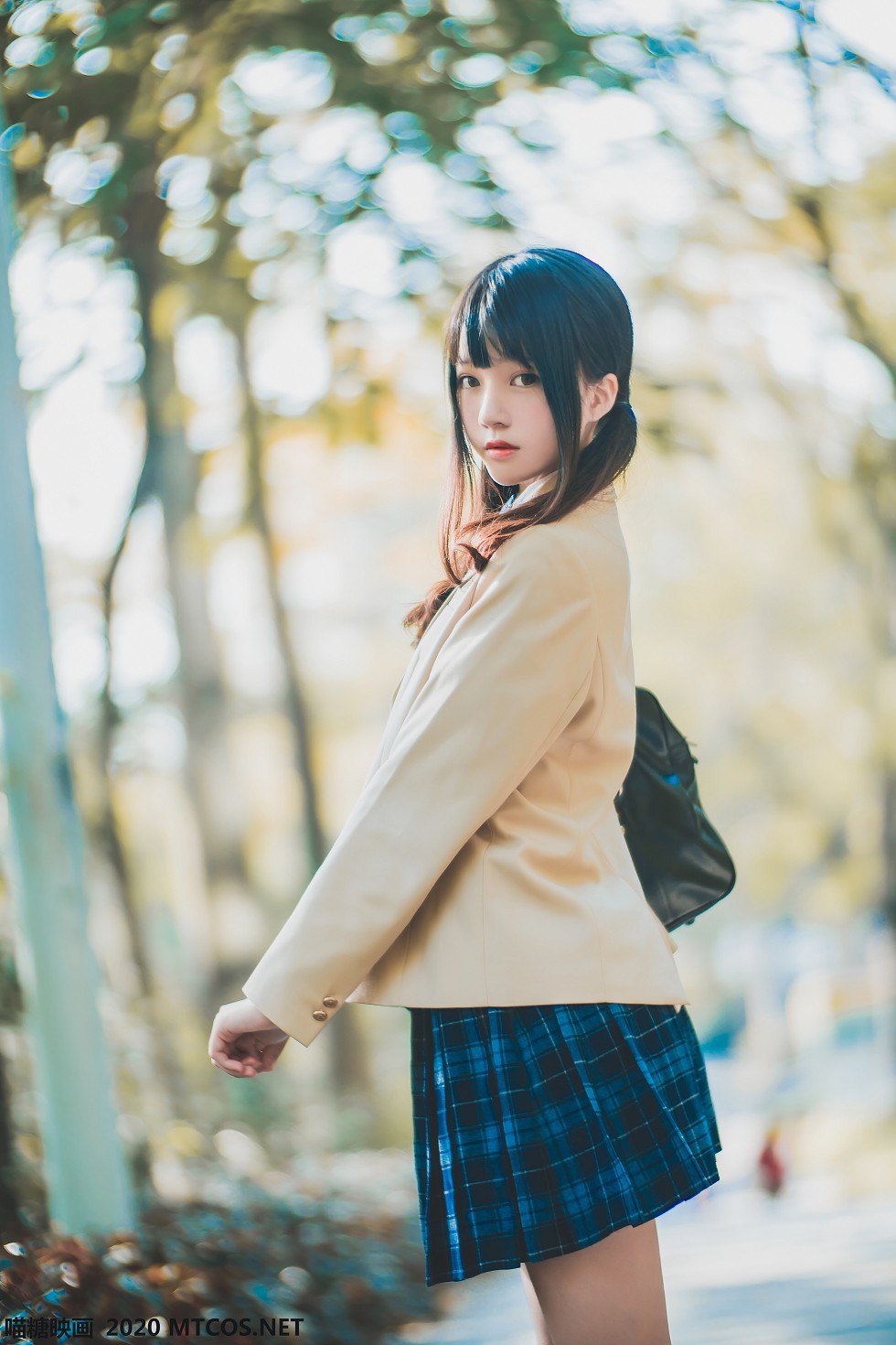 [喵糖映画]JKL.004_JK制服学妹居家白色毛衣配格子裙黑丝腿袜秀美腿性感写真40P