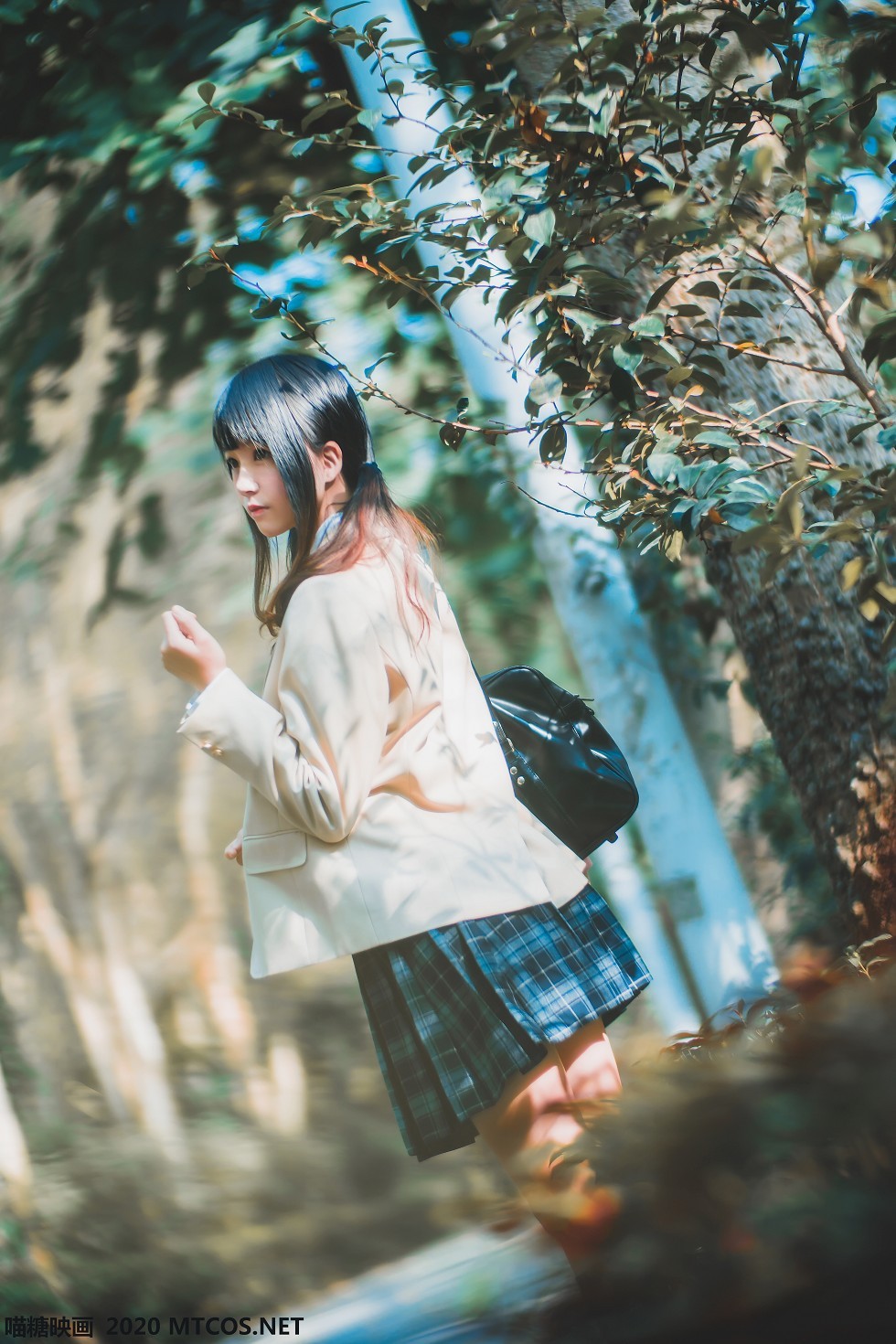 [喵糖映画]JKL.004_JK制服学妹居家白色毛衣配格子裙黑丝腿袜秀美腿性感写真40P