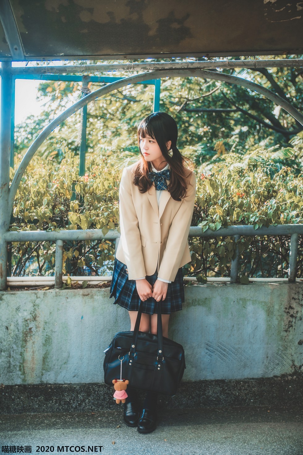 [喵糖映画]JKL.004_JK制服学妹居家白色毛衣配格子裙黑丝腿袜秀美腿性感写真40P