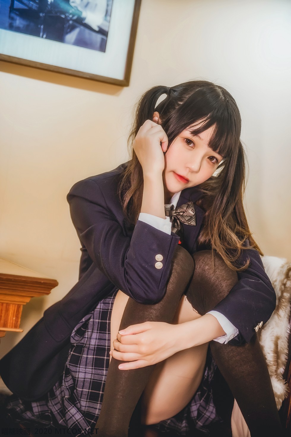 [喵糖映画]JKL.004_JK制服学妹居家白色毛衣配格子裙黑丝腿袜秀美腿性感写真40P
