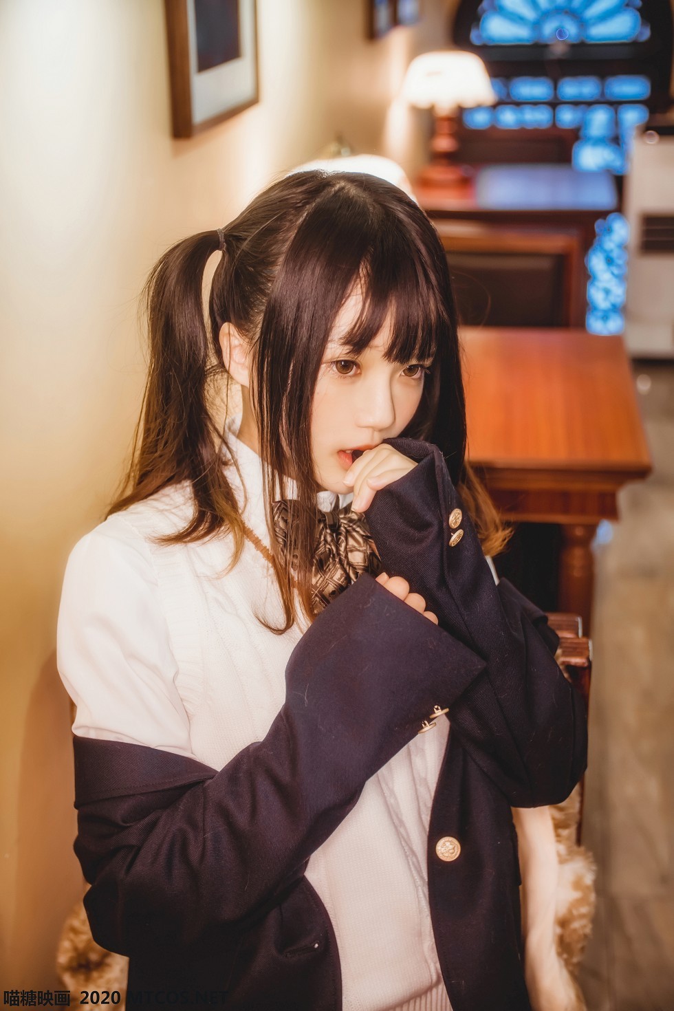 [喵糖映画]JKL.004_JK制服学妹居家白色毛衣配格子裙黑丝腿袜秀美腿性感写真40P