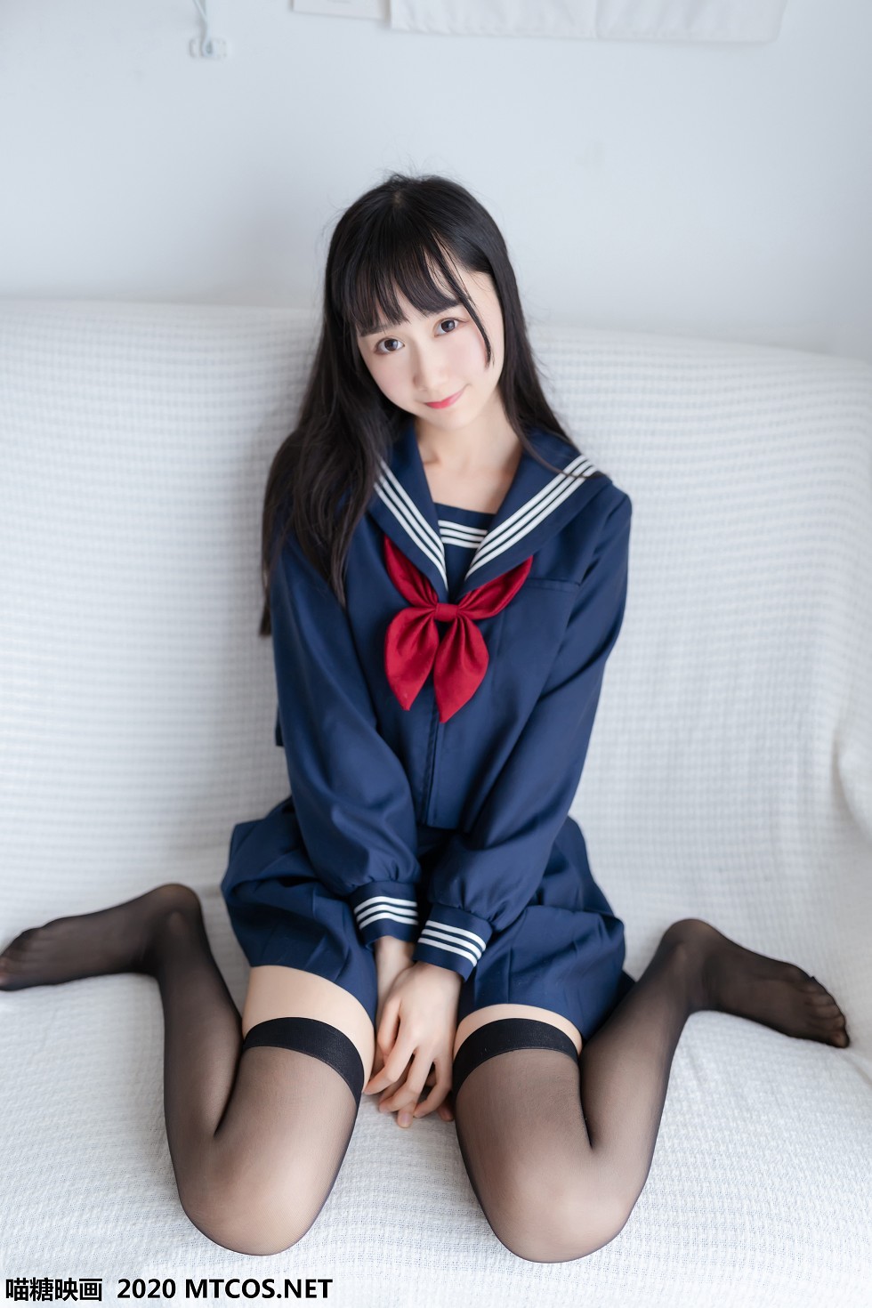 [喵糖映画]JKL.005_水手JK制服学妹私房床上性感短裙配黑丝袜秀美腿迷人写真42P