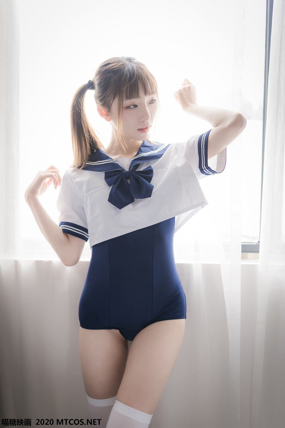 [喵糖映画]JKL.006_泳装JK制服美少女私房床上性感白丝袜秀翘臀美腿靓丽迷人写真43P