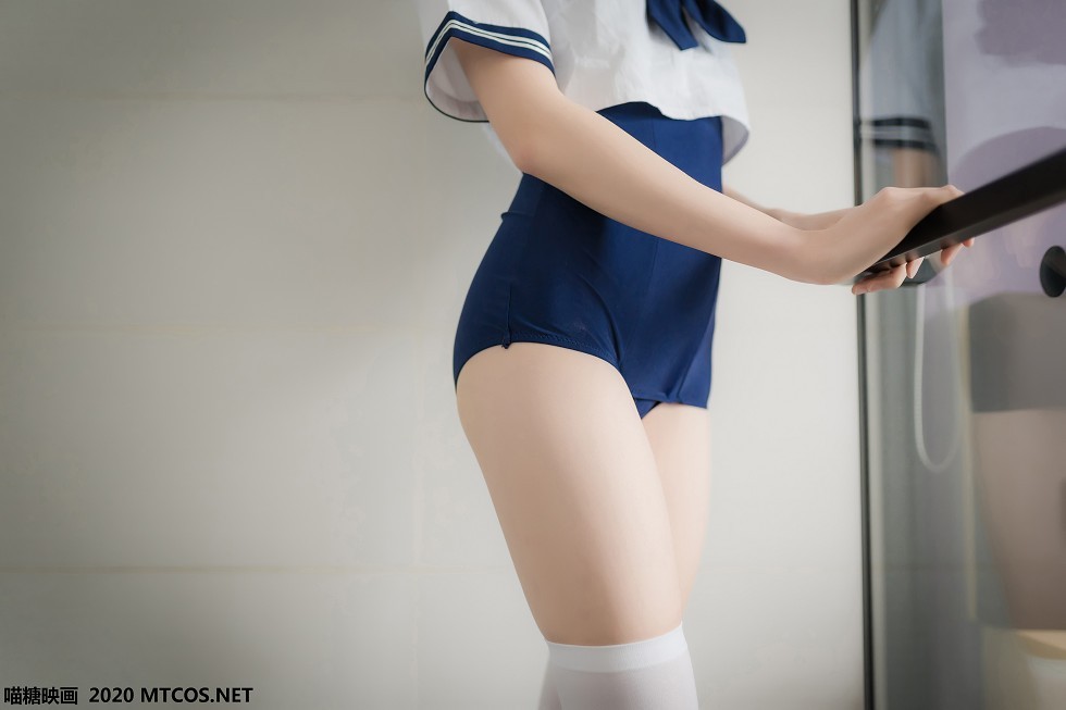 [喵糖映画]JKL.006_泳装JK制服美少女私房床上性感白丝袜秀翘臀美腿靓丽迷人写真43P