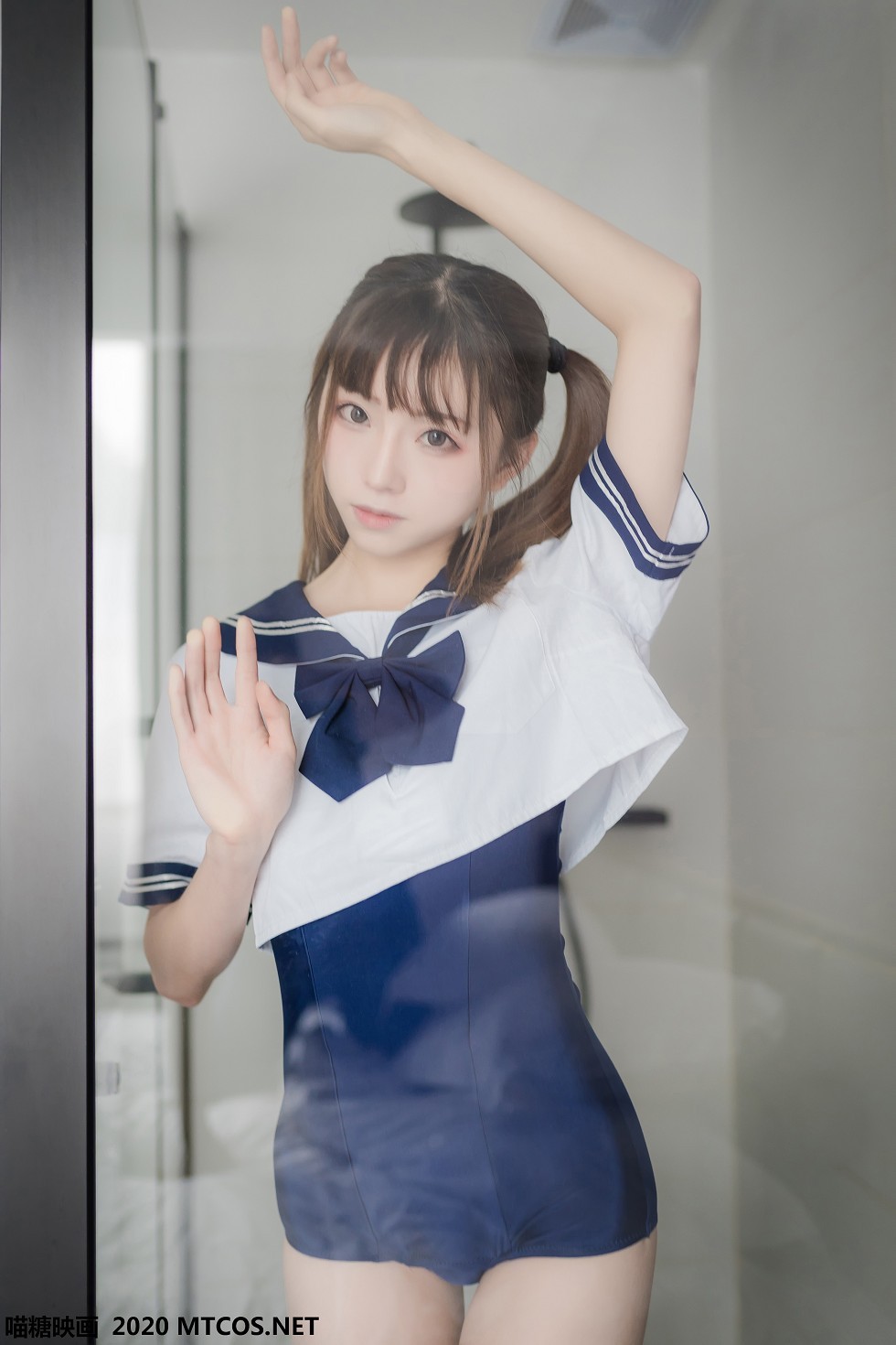 [喵糖映画]JKL.006_泳装JK制服美少女私房床上性感白丝袜秀翘臀美腿靓丽迷人写真43P
