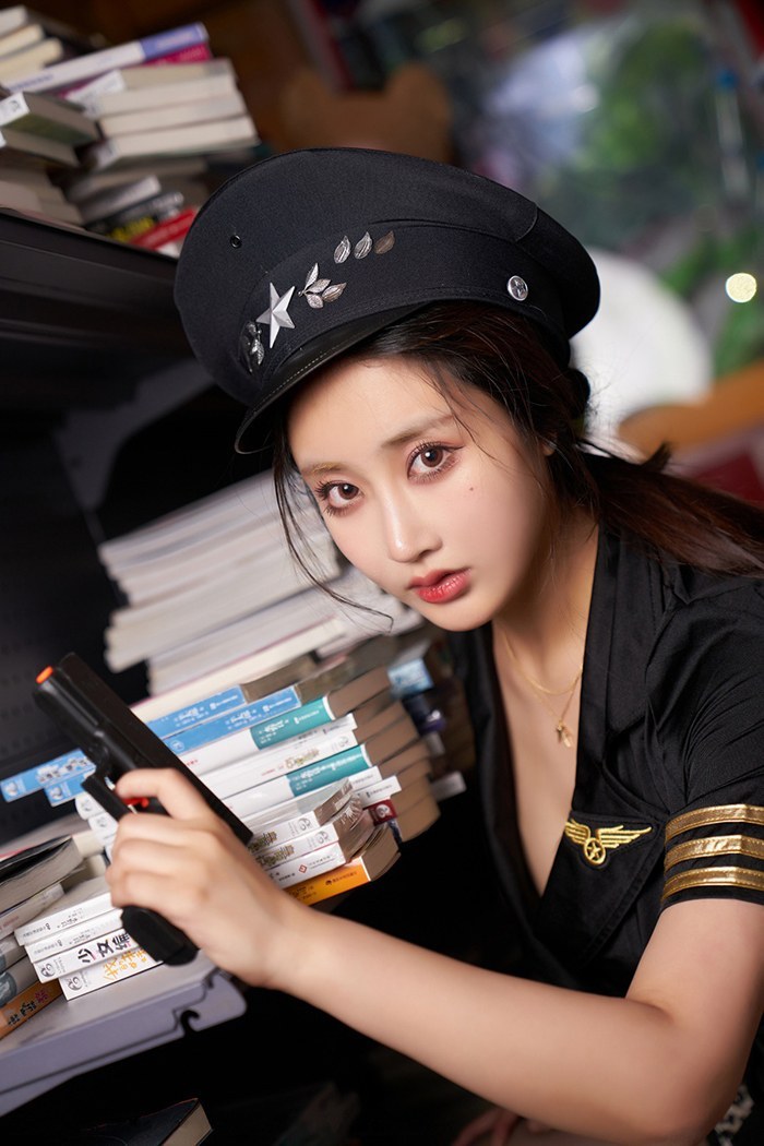 制服美女林子欣黑丝美腿让你满足(图12)