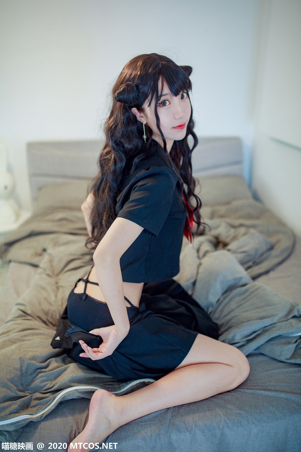 [喵糖映画]JKL.007_恶魔JK制服美女居家私房半脱短裙露性感内裤迷人美腿写真31P