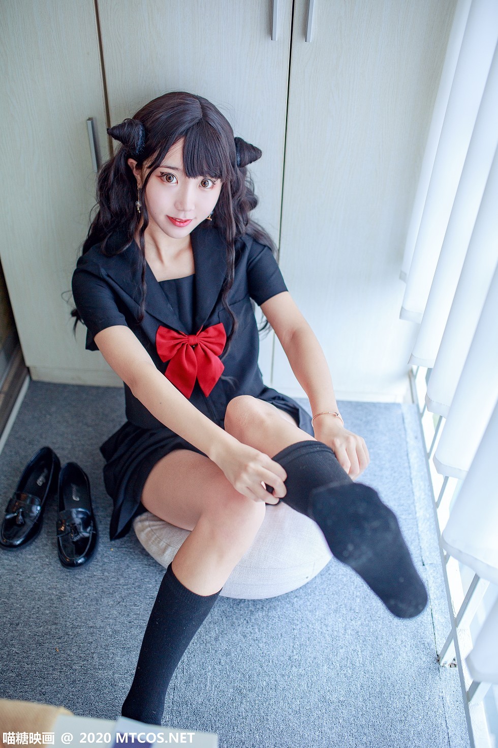 [喵糖映画]JKL.007_恶魔JK制服美女居家私房半脱短裙露性感内裤迷人美腿写真31P