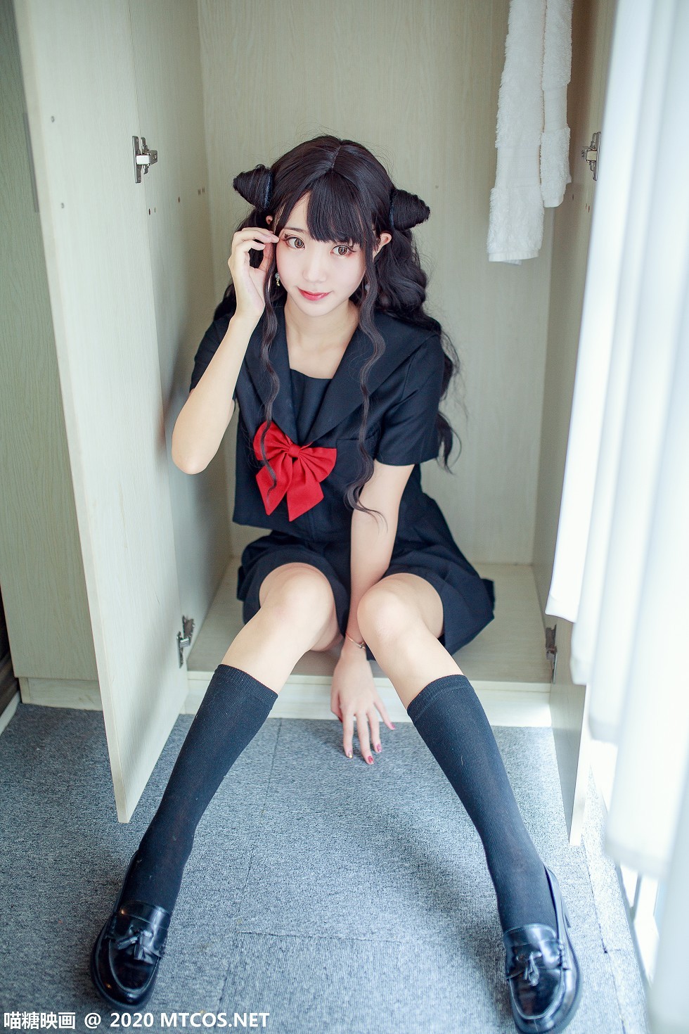 [喵糖映画]JKL.007_恶魔JK制服美女居家私房半脱短裙露性感内裤迷人美腿写真31P