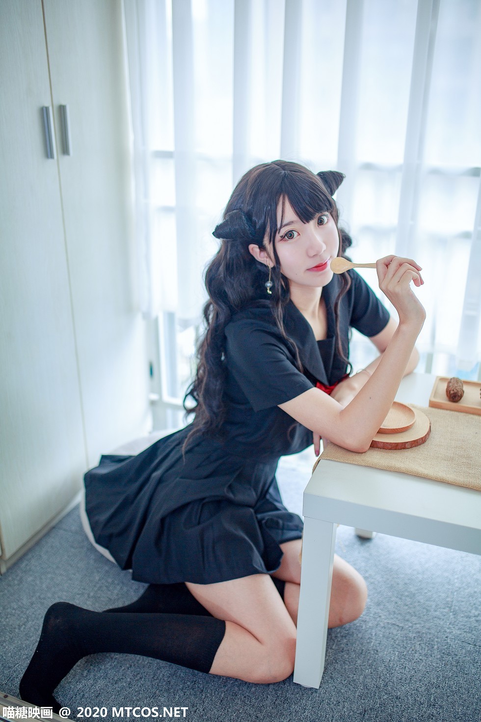 [喵糖映画]JKL.007_恶魔JK制服美女居家私房半脱短裙露性感内裤迷人美腿写真31P