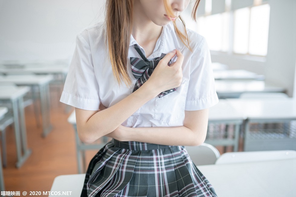 [喵糖映画]JKL.008_夏季JK制服美女教室里性感白衬衣配格子裙秀白丝裤袜诱惑写真49P