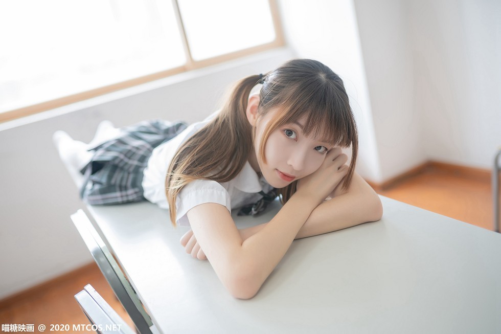 [喵糖映画]JKL.008_夏季JK制服美女教室里性感白衬衣配格子裙秀白丝裤袜诱惑写真49P