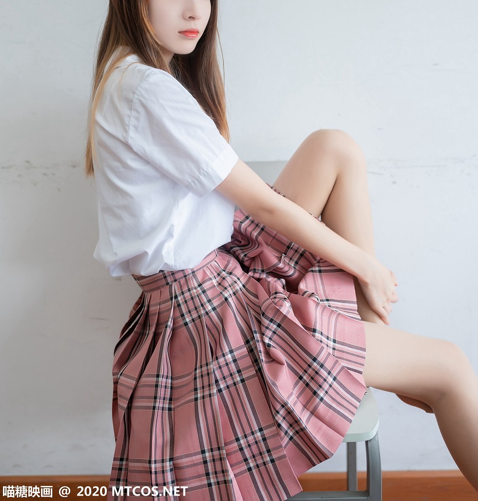 [喵糖映画]JKL.009_JK制服美女教师白衬衣配粉色格子裙肉丝裤袜秀美腿诱惑写真49P