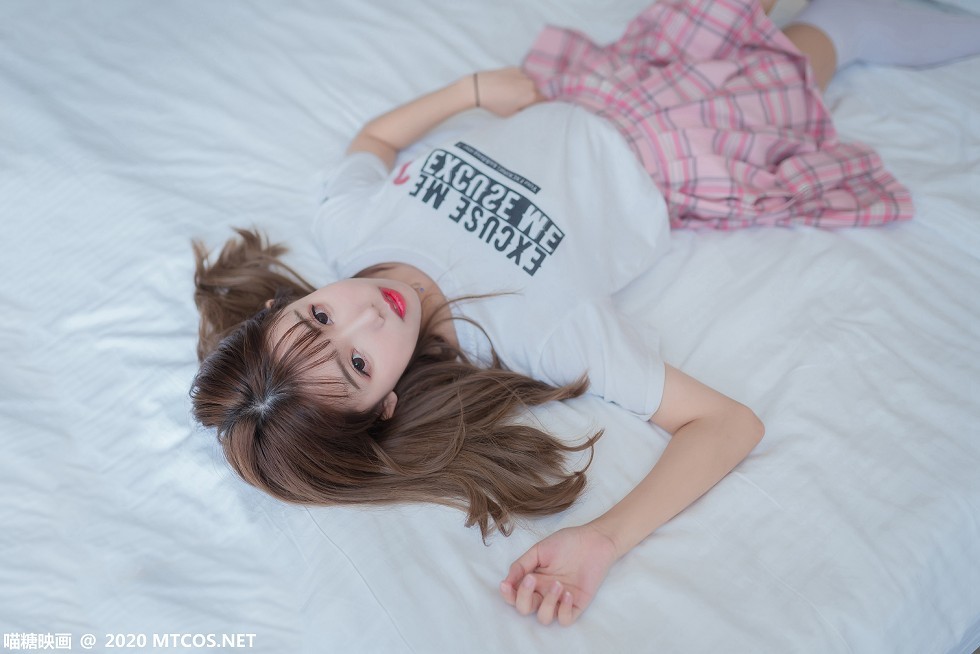 [喵糖映画]JKL.010_JK制服美女私房性感白色短裙配粉色格子裙半撩露翘臀诱惑写真45P