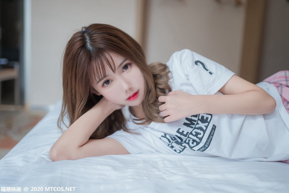 [喵糖映画]JKL.010_JK制服美女私房性感白色短裙配粉色格子裙半撩露翘臀诱惑写真45P