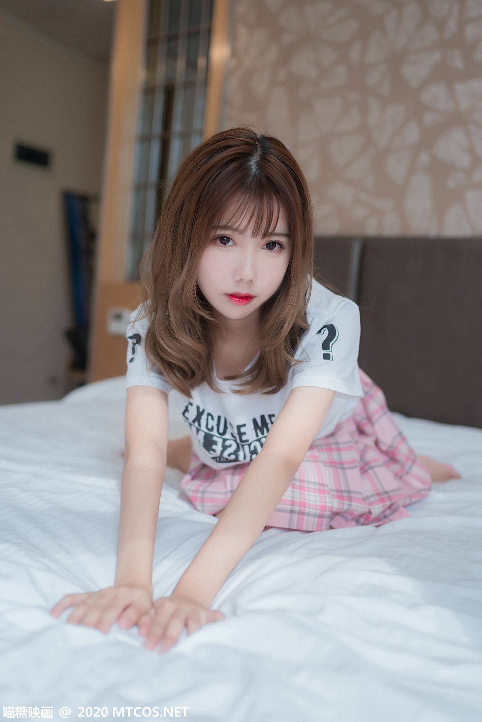 [喵糖映画]JKL.010_JK制服美女私房性感白色短裙配粉色格子裙半撩露翘臀诱惑写真45P