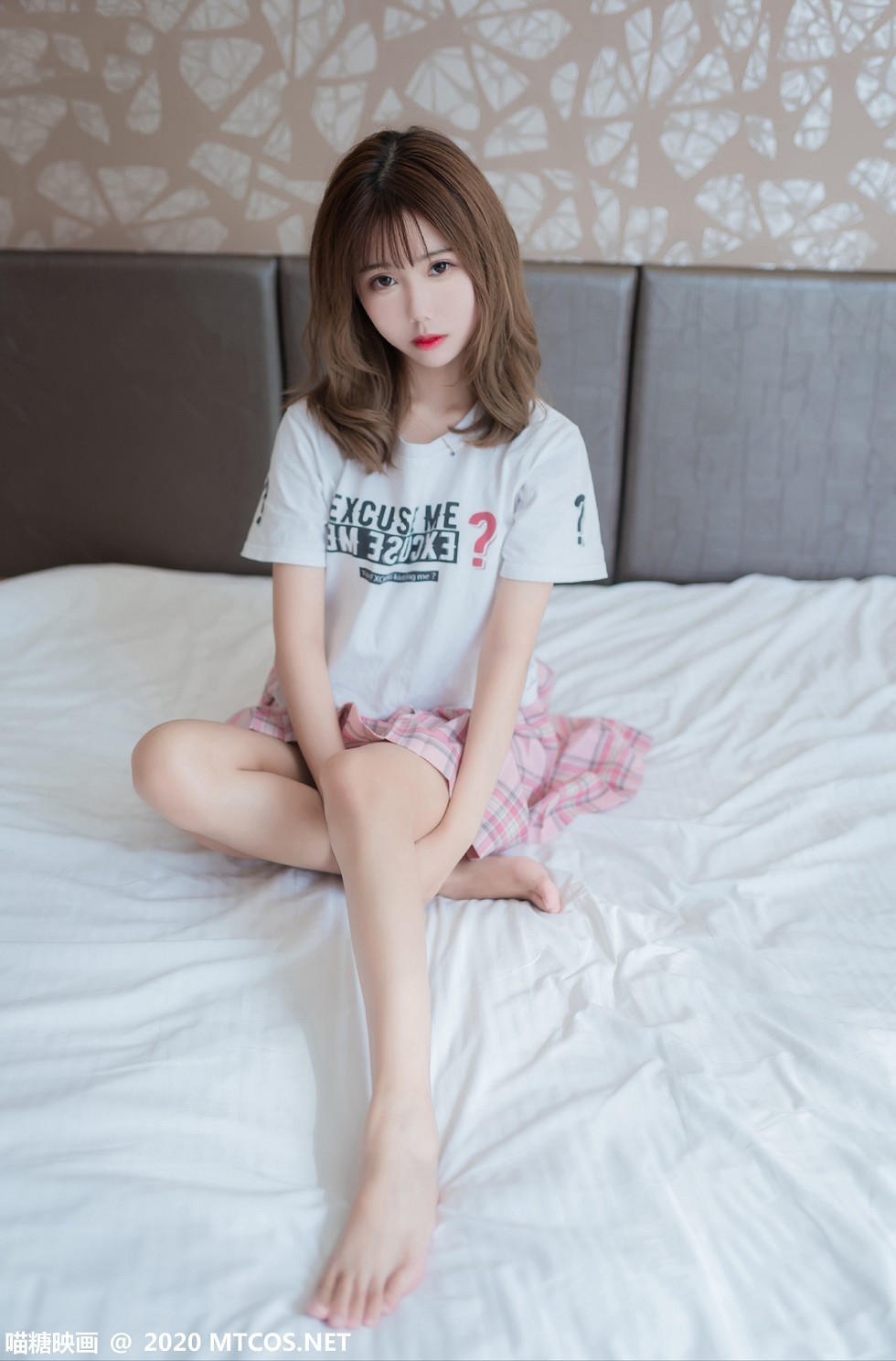 [喵糖映画]JKL.010_JK制服美女私房性感白色短裙配粉色格子裙半撩露翘臀诱惑写真45P