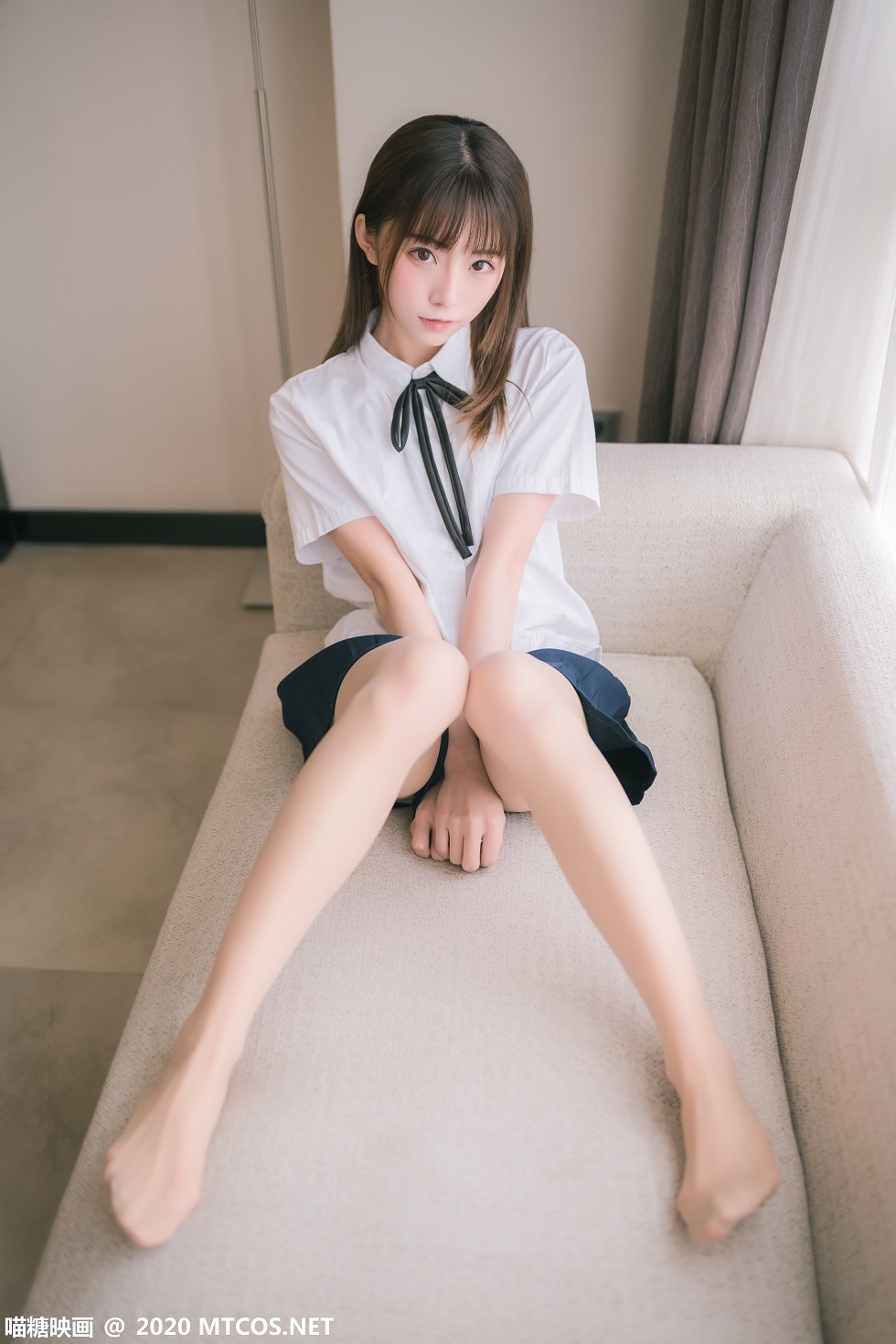 [喵糖映画]JKL.012_校服JK制服妹子性感白色短袖配黑短裙肉丝裤袜秀美腿写真48P