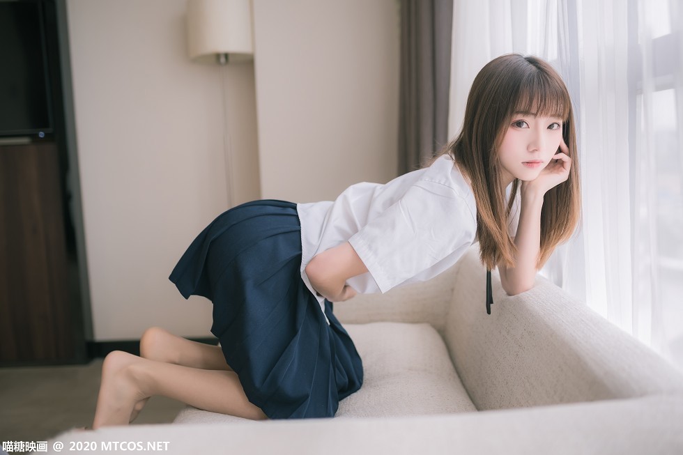 [喵糖映画]JKL.012_校服JK制服妹子性感白色短袖配黑短裙肉丝裤袜秀美腿写真48P