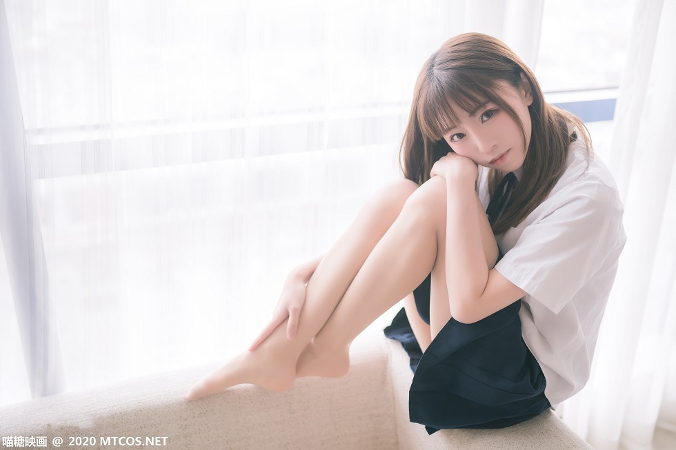 [喵糖映画]JKL.012_校服JK制服妹子性感白色短袖配黑短裙肉丝裤袜秀美腿写真48P