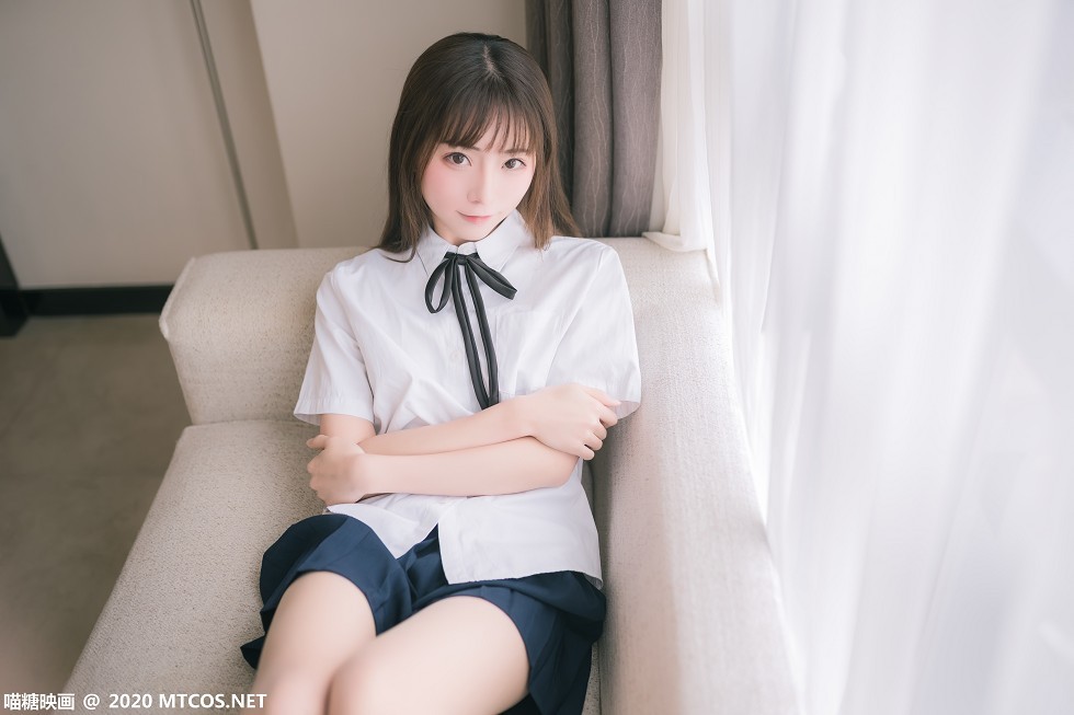 [喵糖映画]JKL.012_校服JK制服妹子性感白色短袖配黑短裙肉丝裤袜秀美腿写真48P