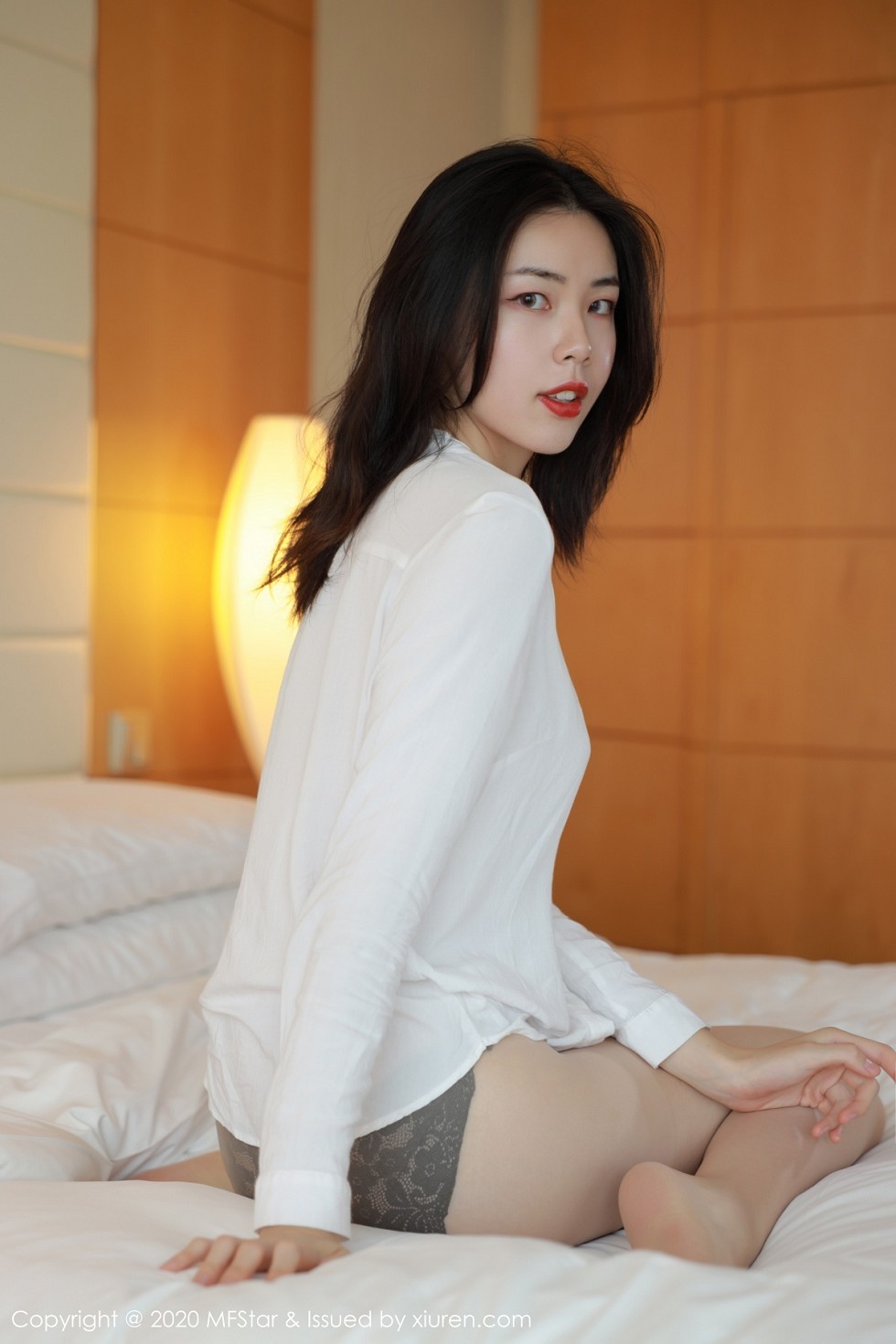[MFStar模范学院]Vol.406_模特欧阳美萱MX性感白衬衣配无内肉丝裤袜秀翘臀诱惑写真58P