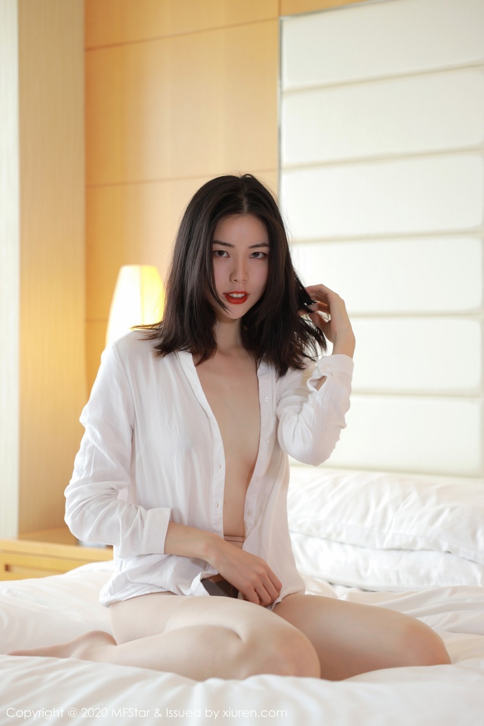 [MFStar模范学院]Vol.406_模特欧阳美萱MX性感白衬衣配无内肉丝裤袜秀翘臀诱惑写真58P