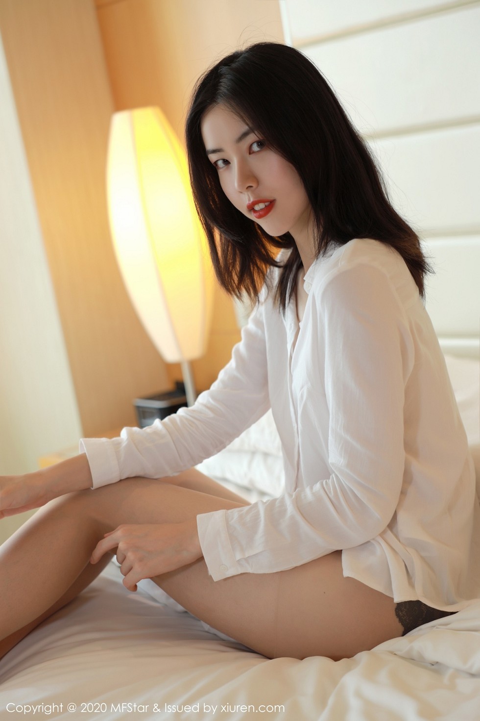 [MFStar模范学院]Vol.406_模特欧阳美萱MX性感白衬衣配无内肉丝裤袜秀翘臀诱惑写真58P