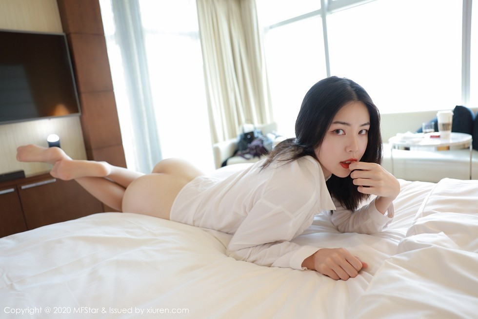 [MFStar模范学院]Vol.406_模特欧阳美萱MX性感白衬衣配无内肉丝裤袜秀翘臀诱惑写真58P