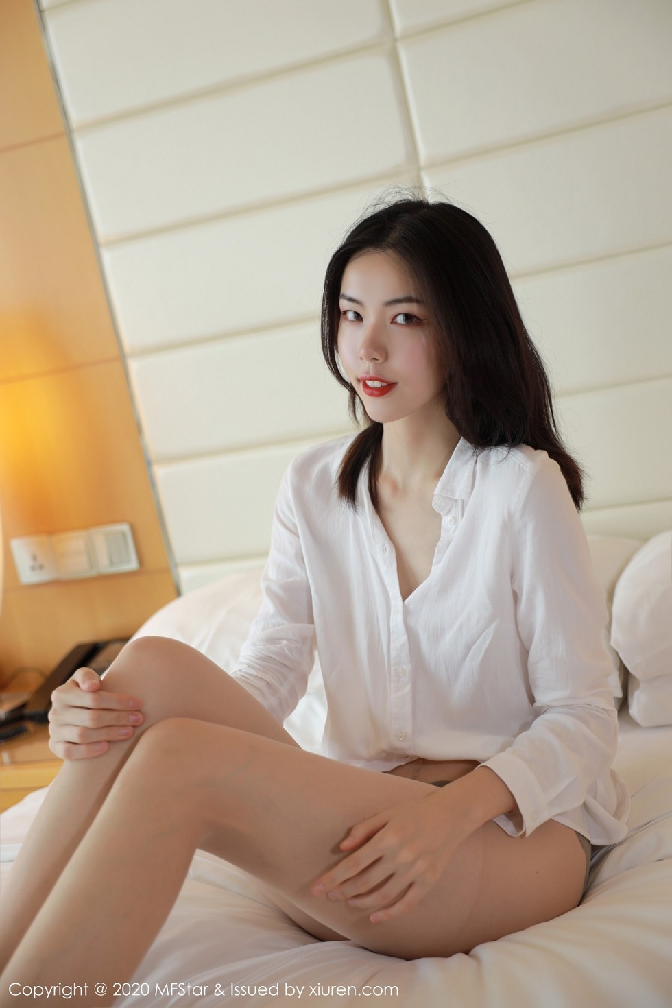 [MFStar模范学院]Vol.406_模特欧阳美萱MX性感白衬衣配无内肉丝裤袜秀翘臀诱惑写真58P